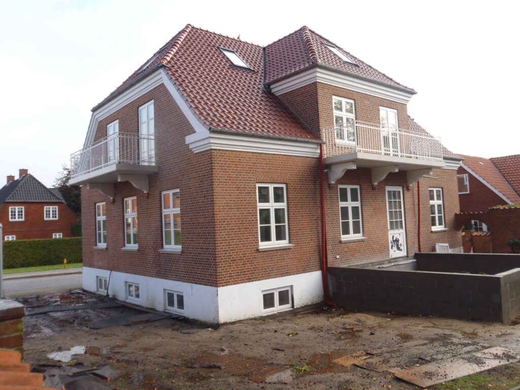 Murerarbejde på arkitekttegnet hus